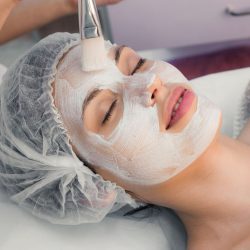 young-woman-at-spa-procedures-applying-mask-pjng6tq-4928x3280